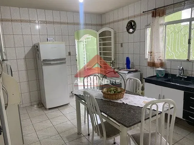 Casa com 210m² 3 quartos e 3 banheiros, à venda, no bairro Monte Castelo em São José dos Campos