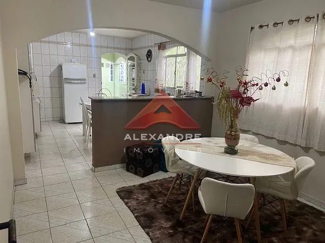 Casa com 210m² 3 quartos e 3 banheiros, à venda, no bairro Monte Castelo em São José dos Campos