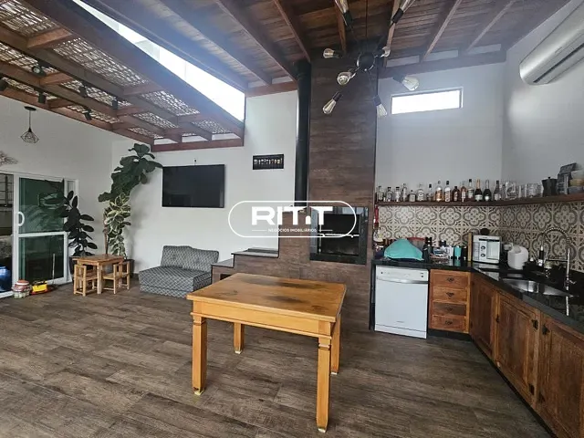 Casa com 250m² 4 quartos e 3 banheiros, à venda, no bairro Jardim Golden Park Residence em Hortolândia