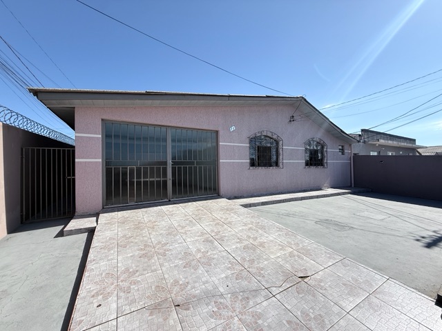 Locação - Casa com 2 quartos, 2 vagas de garagem, Churrasqueira, 80 m², Rio Verde - Neves, Ponta Grossa.