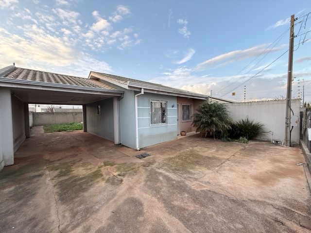 Locação - Casa com 2 quartos, 2 vagas, Quintal Amplo, 56 m² - Cará-Cará, Ponta Grossa.