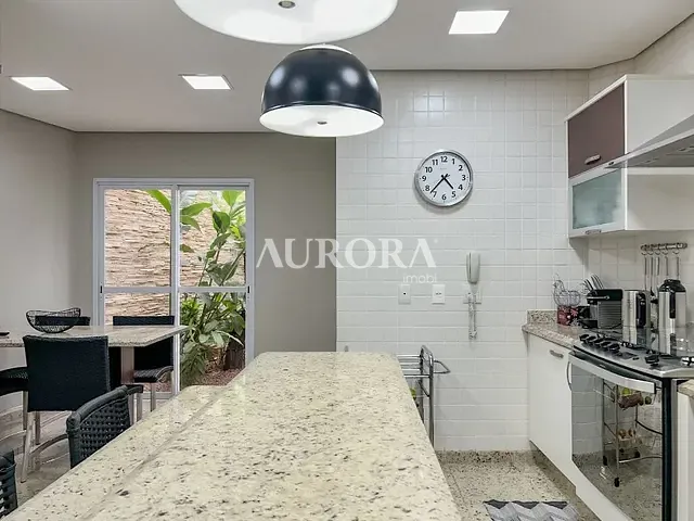 Casa com 332m² 3 quartos e 5 banheiros, à venda, no bairro H.U. em Londrina