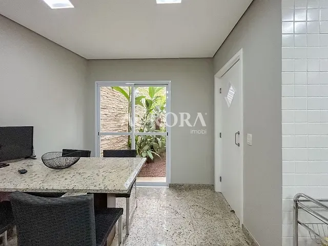 Casa com 332m² 3 quartos e 5 banheiros, à venda, no bairro H.U. em Londrina