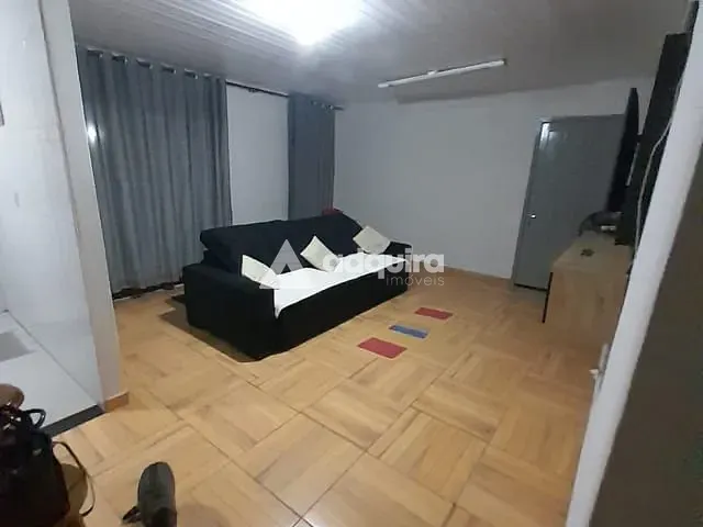 Casa com 242m² 2 quartos e 2 banheiros, à venda, no bairro Contorno em Ponta Grossa