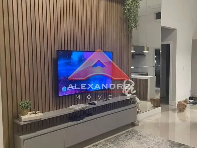 Casa com 250m² 3 quartos e 1 banheiro, à venda, no bairro Parque Residencial Maria Elmira em Caçapava