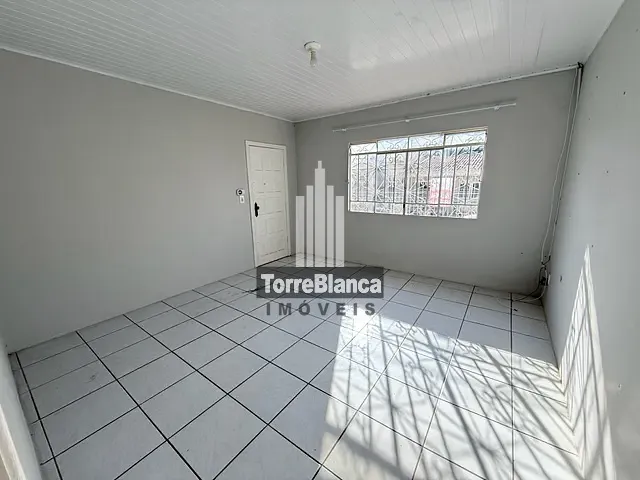 Casa com 110m², para alugar, no bairro Centro em Ponta Grossa