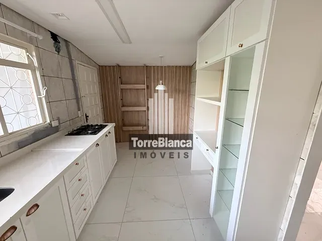 Casa com 110m², para alugar, no bairro Centro em Ponta Grossa
