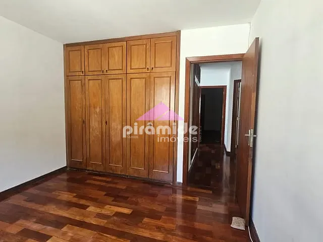 Casa com 500m² 4 quartos e 3 banheiros, para alugar, no bairro Jardim Esplanada em São José dos Campos