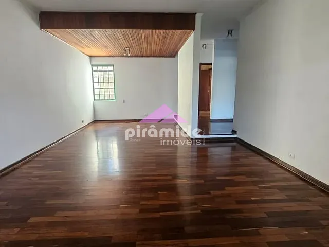 Casa com 500m² 4 quartos e 3 banheiros, para alugar, no bairro Jardim Esplanada em São José dos Campos