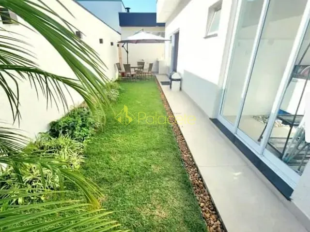 Casa com 300m² 3 quartos e 4 banheiros, à venda, no bairro Piracangaguá em Taubaté