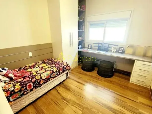 Casa com 300m² 3 quartos e 4 banheiros, à venda, no bairro Piracangaguá em Taubaté
