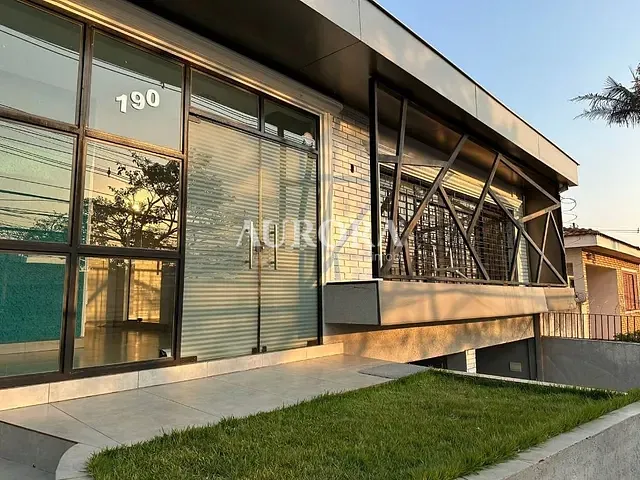 Casa com 450m² 3 quartos e 2 banheiros, à venda, no bairro Santos Dumont em Londrina