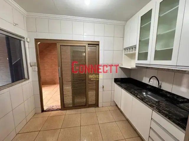 Casa com 308m² 3 quartos e 3 banheiros, à venda, no bairro Jardim Arlindo Laguna em Ribeirão Preto
