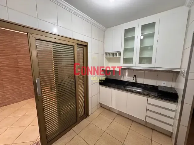 Casa com 308m² 3 quartos e 3 banheiros, à venda, no bairro Jardim Arlindo Laguna em Ribeirão Preto