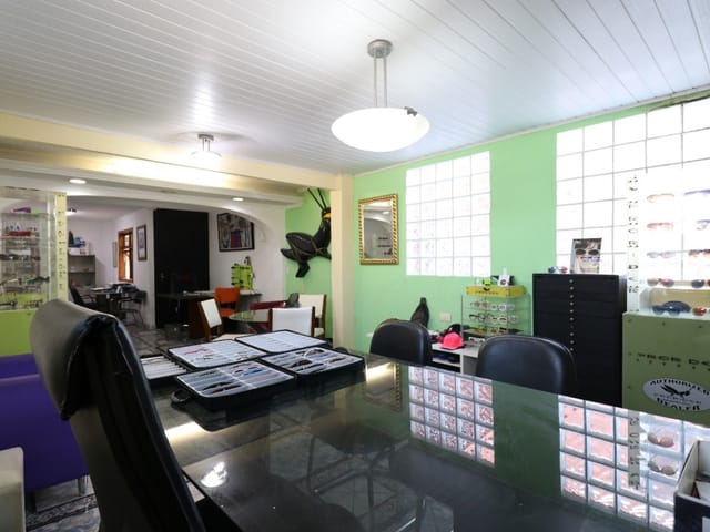 Foto do Casa - Casa tipo para venda em Vila Ipojuca com 8 quartos, sendo 1 suíte, 500m² | Lares e Andares Imóveis