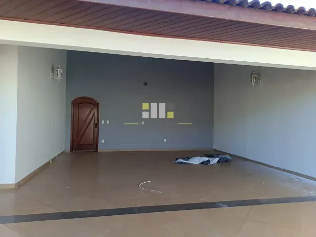 Casa com 775m² 4 quartos e 2 banheiros, para alugar, no bairro Parque Residencial Versailles em Sumaré