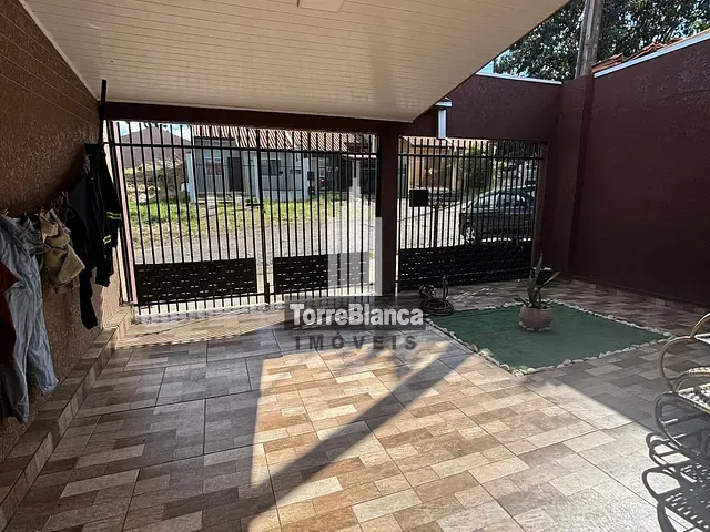 Casa com 92m² 2 quartos e 1 banheiro, à venda, no bairro Uvaranas em Ponta Grossa