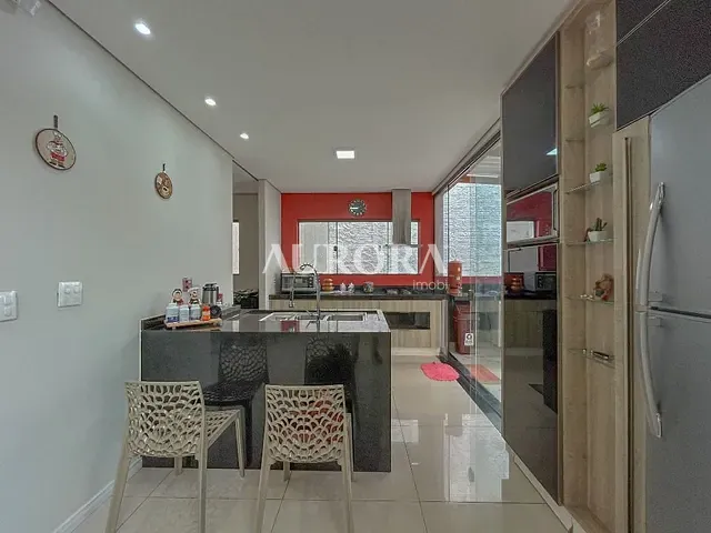 Casa com 287m² 3 quartos e 2 banheiros, à venda, no bairro Jd Universitario em Londrina