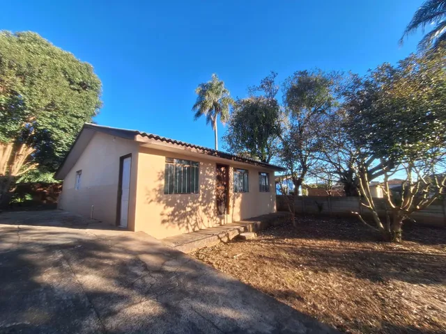 Locação - Casa com 3 quartos, Terreno Amplo, 122 m² - Uvaranas, Ponta Grossa.