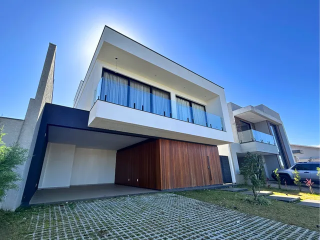 Locação - Sobrado de Alto Padrão, 3 quartos (sendo 1 suíte), 2 vagas, 215 m², Cond. Terras Alphaville - Jardim Carvalho, Ponta Grossa.