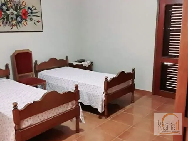 Casa com 454m² 4 quartos e 1 banheiro, para alugar, no bairro Centro em Atibaia