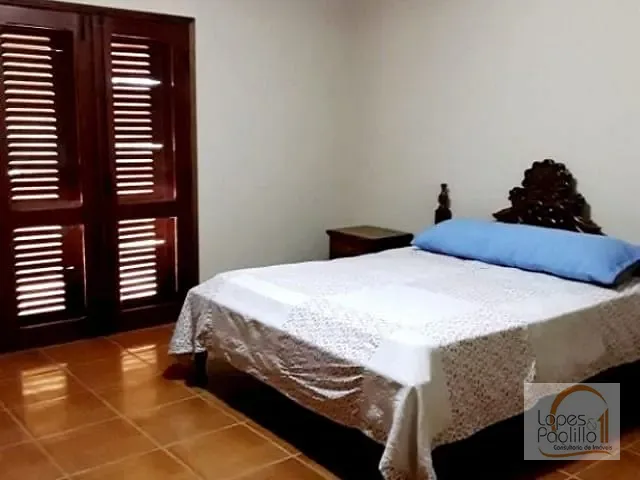 Casa com 454m² 4 quartos e 1 banheiro, para alugar, no bairro Centro em Atibaia