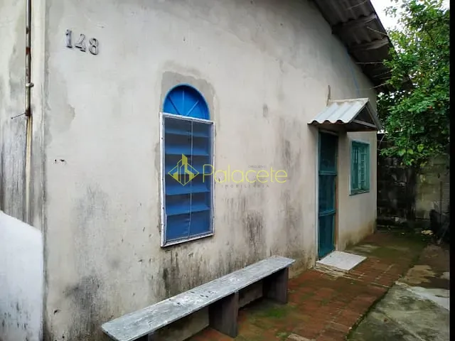 Casa com 250m² 2 quartos e 2 banheiros, à venda, no bairro Conjunto Residencial Araretama em Pindamonhangaba