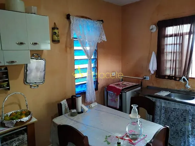 Casa com 250m² 2 quartos e 2 banheiros, à venda, no bairro Conjunto Residencial Araretama em Pindamonhangaba