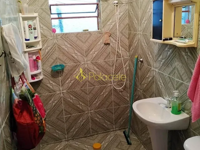 Casa com 250m² 2 quartos e 2 banheiros, à venda, no bairro Conjunto Residencial Araretama em Pindamonhangaba