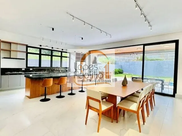 Casa com 720m² 4 quartos e 6 banheiros, à venda ou para alugar, no bairro Itapetinga em Atibaia