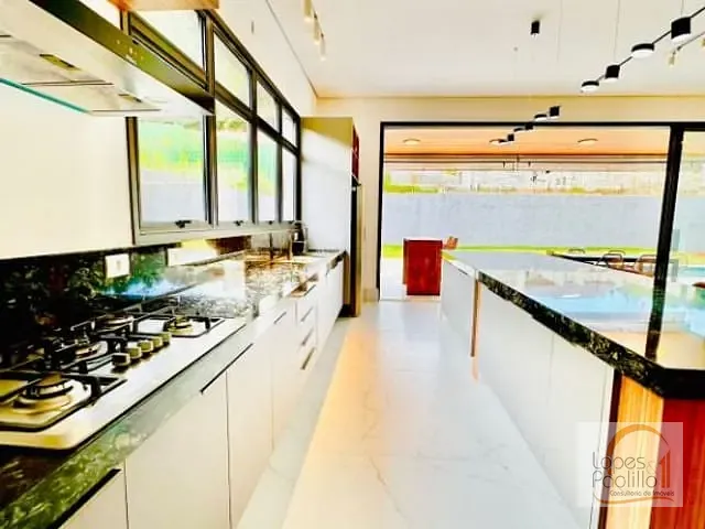 Casa com 720m² 4 quartos e 6 banheiros, à venda ou para alugar, no bairro Itapetinga em Atibaia