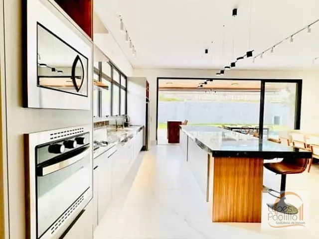 Casa com 720m² 4 quartos e 6 banheiros, à venda ou para alugar, no bairro Itapetinga em Atibaia