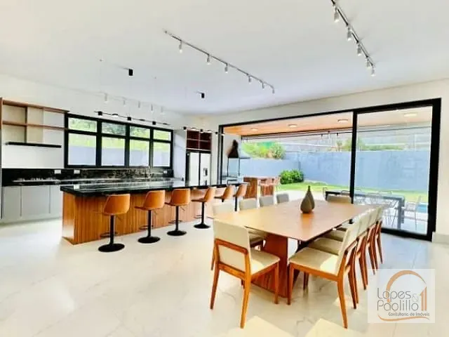 Casa com 720m² 4 quartos e 6 banheiros, à venda ou para alugar, no bairro Itapetinga em Atibaia