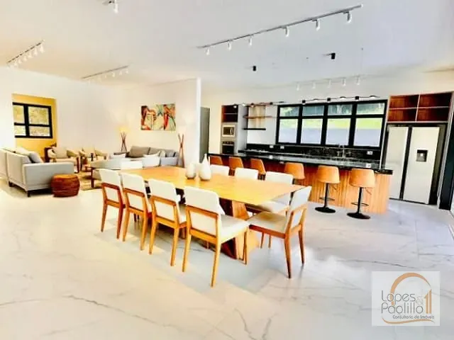 Casa com 720m² 4 quartos e 6 banheiros, à venda ou para alugar, no bairro Itapetinga em Atibaia