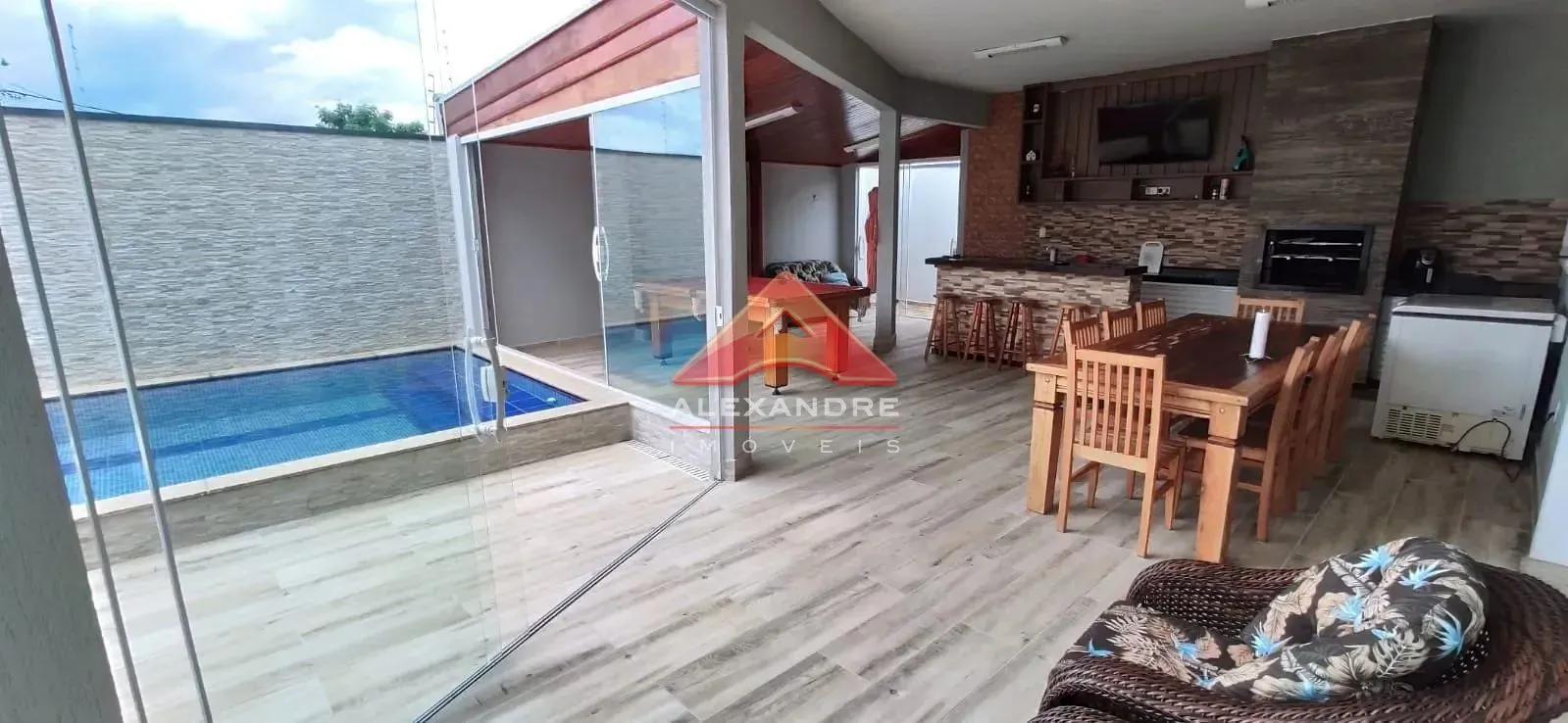 Casa, 3 quartos, 256 m² - Foto 1