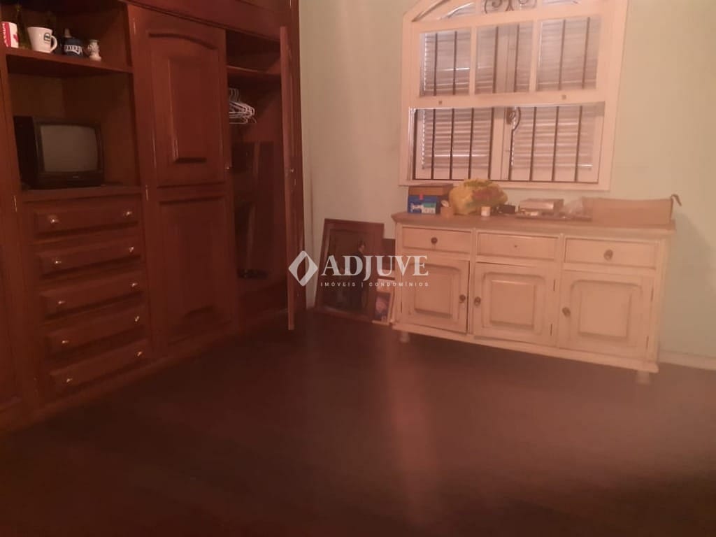 Casa à venda e aluguel com 5 quartos, 10m² - Foto 12