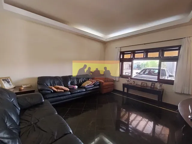 Casa com 892m² 4 quartos e 3 banheiros, à venda, no bairro Loteamento Residencial Barão do Café em Campinas