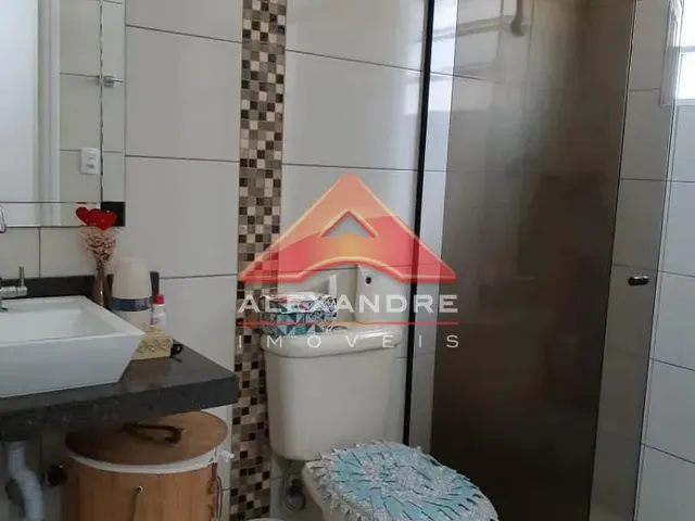 Casa com 250m² 3 quartos e 2 banheiros, à venda, no bairro Jardim Castanheira em São José Dos Campos