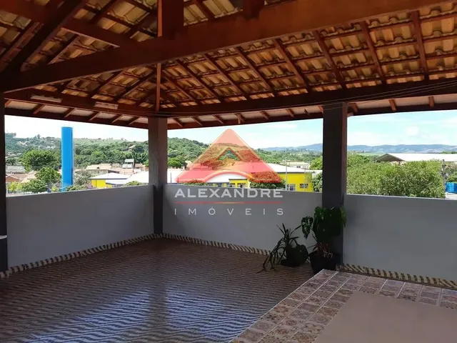 Casa com 250m² 3 quartos e 2 banheiros, à venda, no bairro Jardim Castanheira em São José Dos Campos