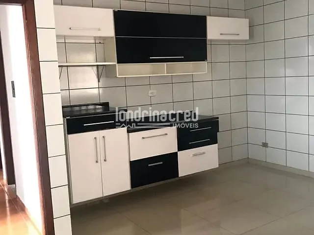Casa com 280m² 2 quartos e 1 banheiro, à venda, no bairro Dom Pedro II em Londrina