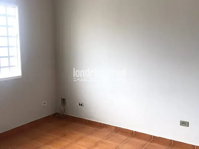 Casa com 280m² 2 quartos e 1 banheiro, à venda, no bairro Dom Pedro II em Londrina