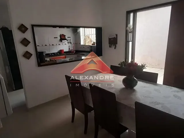 Casa com 145m² 3 quartos e 1 banheiro, à venda, no bairro Parque dos Príncipes em Jacareí