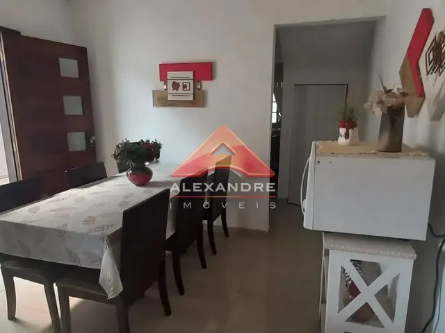Casa com 145m² 3 quartos e 1 banheiro, à venda, no bairro Parque dos Príncipes em Jacareí