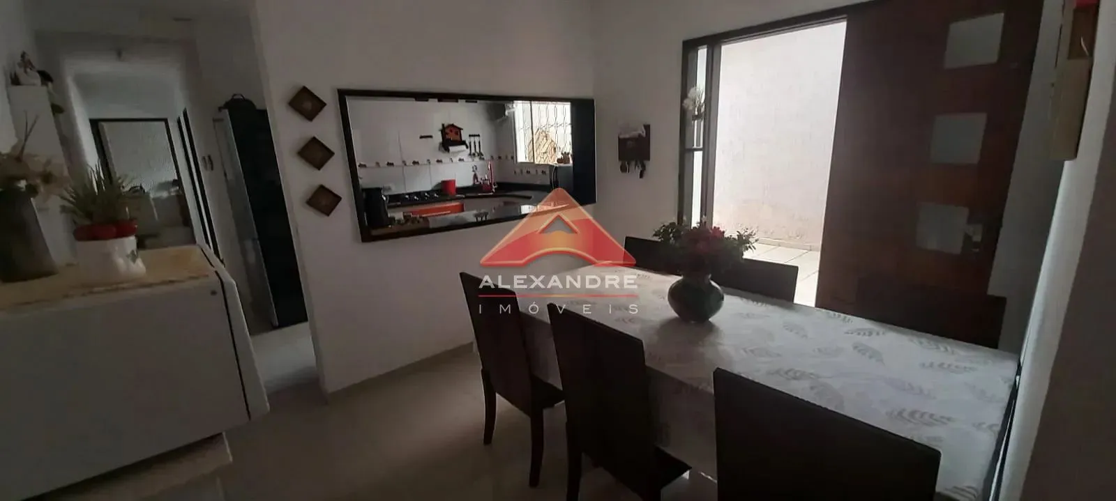 Casa, 3 quartos, 174 m² - Foto 1