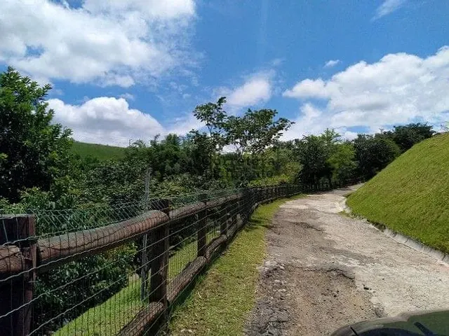 Casa com 252m² 3 quartos e 4 banheiros, à venda, no bairro Condomínio Residencial Mantiqueira em São José dos Campos