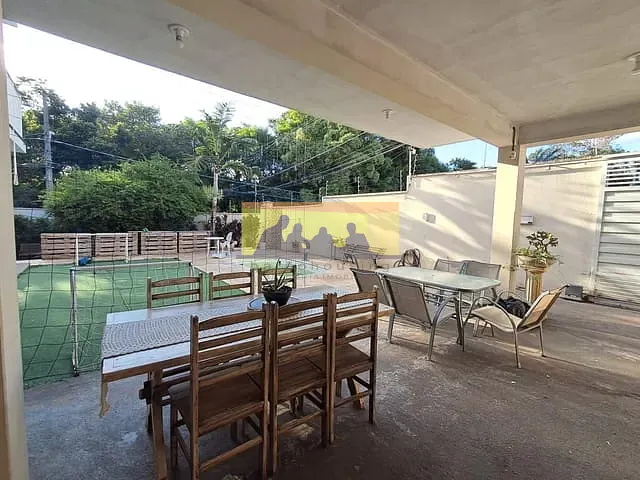 Casa com 319m² 4 quartos e 5 banheiros, para alugar, no bairro Residencial Burato em Campinas
