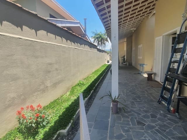 Casa com 720m² 4 quartos e 4 banheiros, à venda, no bairro Jardim Residencial Doutor Lessa em Pindamonhangaba