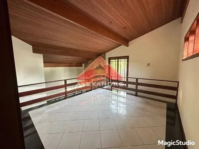 Casa com 360m² 4 quartos e 2 banheiros, à venda, no bairro Vila Resende em Caçapava
