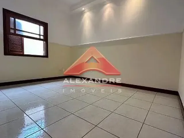 Casa com 360m² 4 quartos e 2 banheiros, à venda, no bairro Vila Resende em Caçapava
