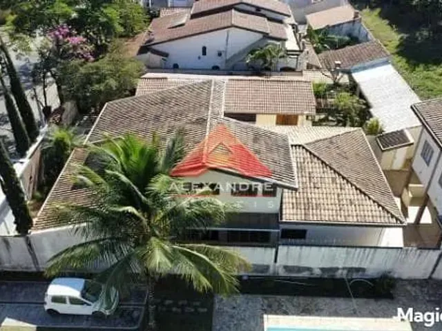 Casa com 360m² 4 quartos e 2 banheiros, à venda, no bairro Vila Resende em Caçapava